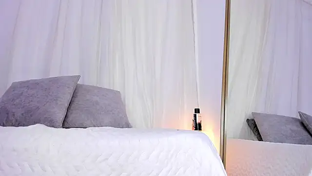 Chat XXX en directo de Petite_Lucie