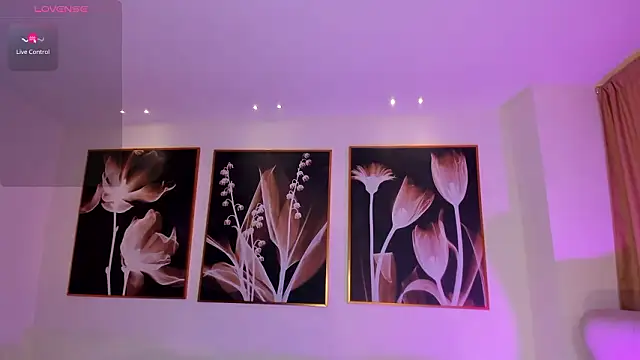 NiaHolland Chat XXX live