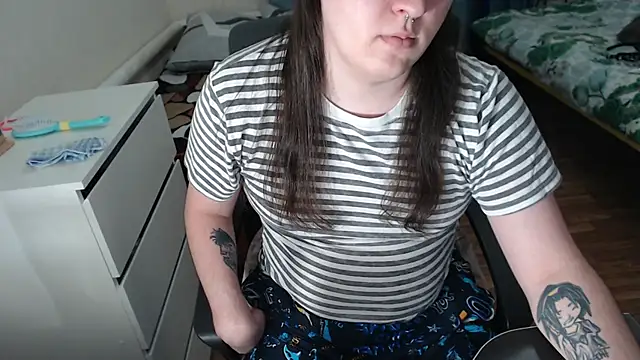 EvaMiron Show in webcam