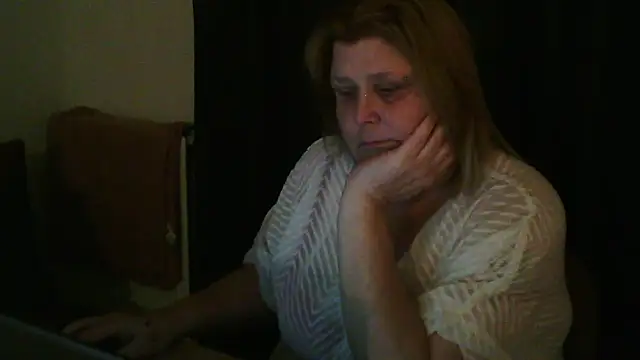 Sylviastar46's Live XXX Chat