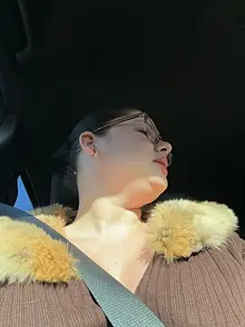 Czat XXX na żywo – mangolini_parrocini