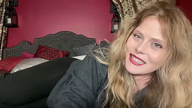 HazelFr33bird's Webcam Show