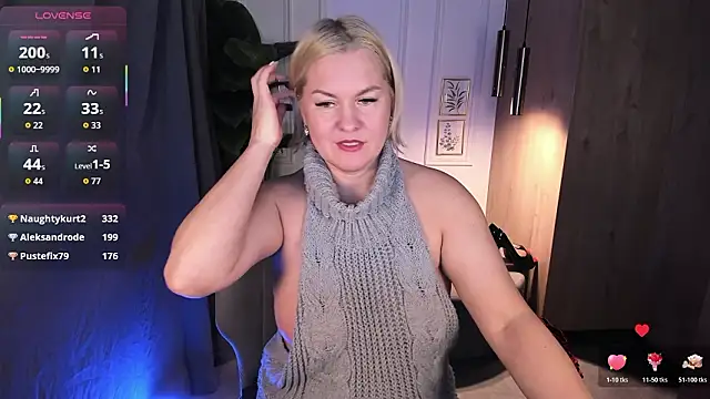 YolandaKiss Show in webcam