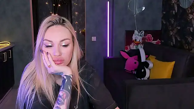 Blckmirrorr: онлайн-секс-чат