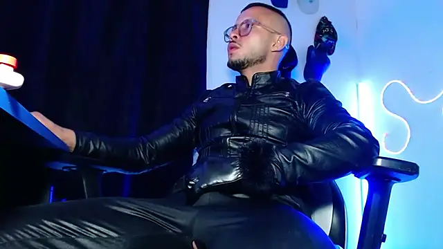 sebastian_horny: онлайн-секс-чат