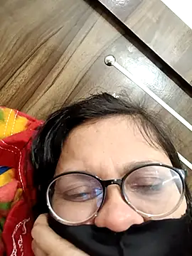 piryasharma005 Adlı Modelin Canlı XXX Sohbeti