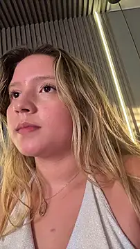 MiaPetit_ Adlı Modelin Canlı XXX Sohbeti