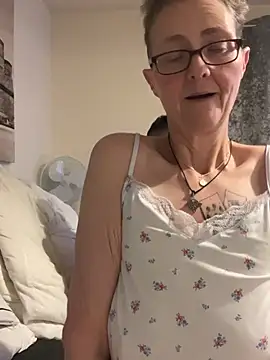 Chatroom XXX en direct de Curvy-Jinx