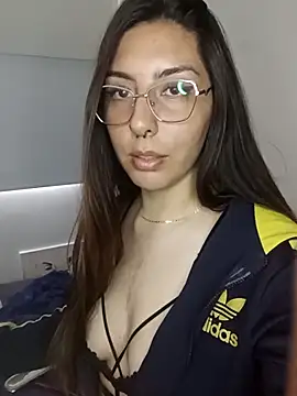 Nikolth_4 Adlı Modelin Canlı XXX Sohbeti