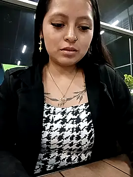 Chat XXX en directo de LunaHot_777