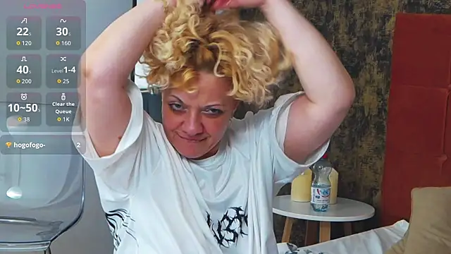 LittleCurlyGirl: вебкам-шоу