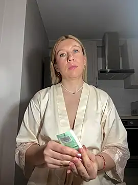 Kittie_Valentine Adlı Modelin Canlı XXX Sohbeti