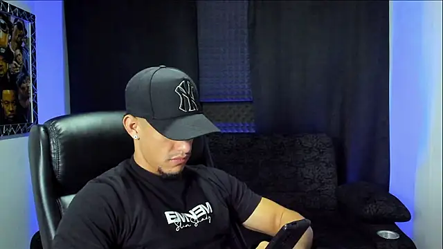 XXX chat uživo modela jhonnysnow17