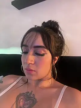 EmmyEvans1's Live XXX Chat