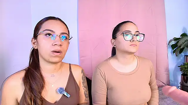 Онлайн чат XXX Jules_n_Gia