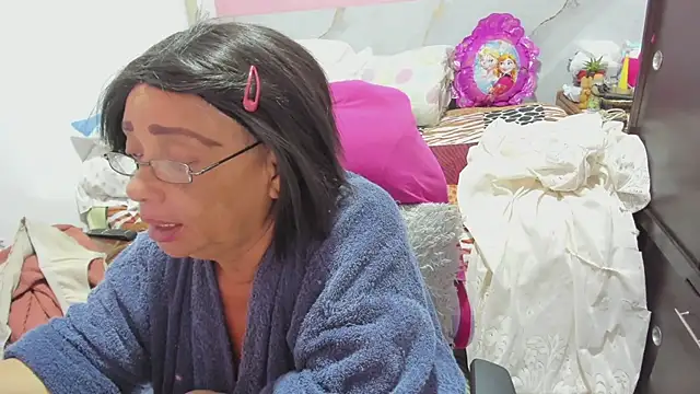 Mrs_mommy_'s Webcam Show