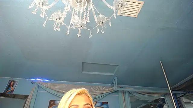 ADRIANNA_FOXのライブXXXチャット