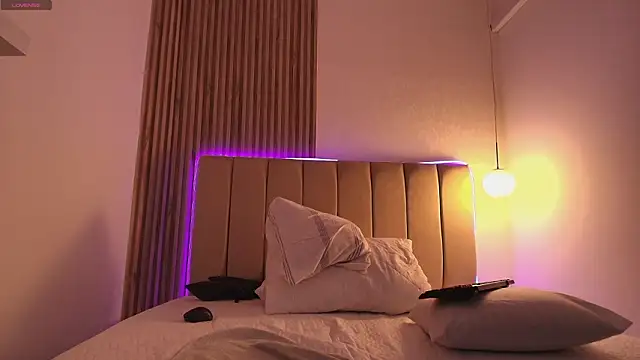 EvaaSinclair Adlı Modelin Canlı XXX Sohbeti