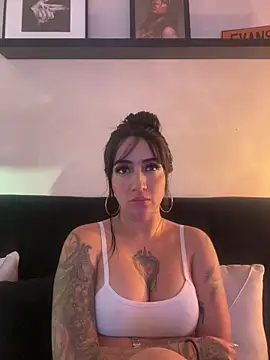 دردشة EmmyEvans1 الجنسية المباشرة