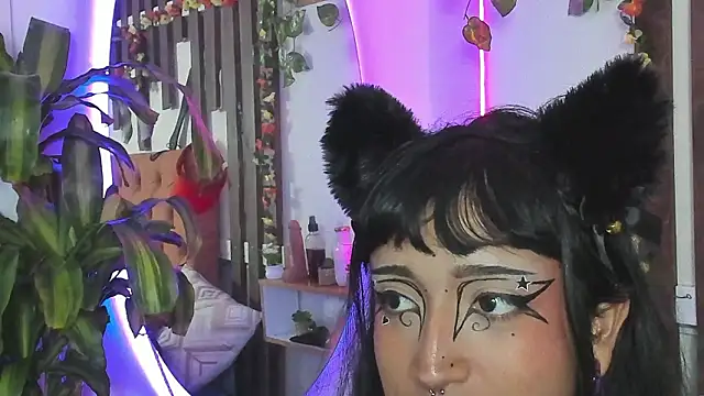 MeowMota_ Adlı Modelin Canlı XXX Sohbeti