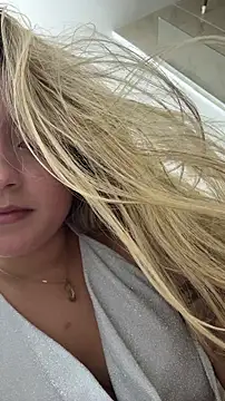 MiaPetit_ élő XXX-chatje