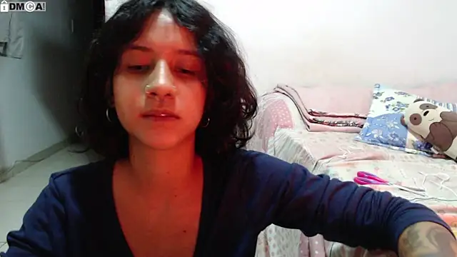 AlinaWoolf_ Adlı Modelin Canlı XXX Sohbeti