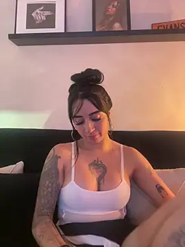 Онлайн чат XXX EmmyEvans1