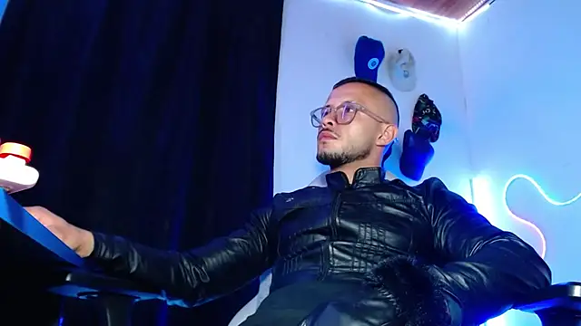 sebastian_horny élő XXX-chatje