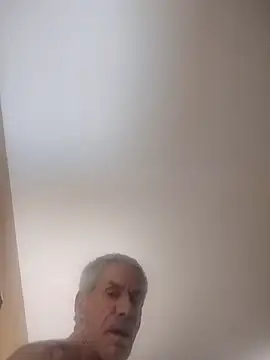 Biknight: διαδικτυακό σόου στην κάμερα