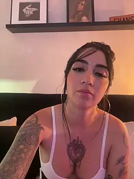 EmmyEvans1 Live XXX-chat