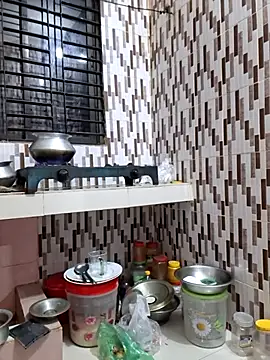 Bristy-: διαδικτυακό σόου στην κάμερα