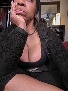 Kennady_Buxum_Goddess Adlı Modelin Canlı XXX Sohbeti