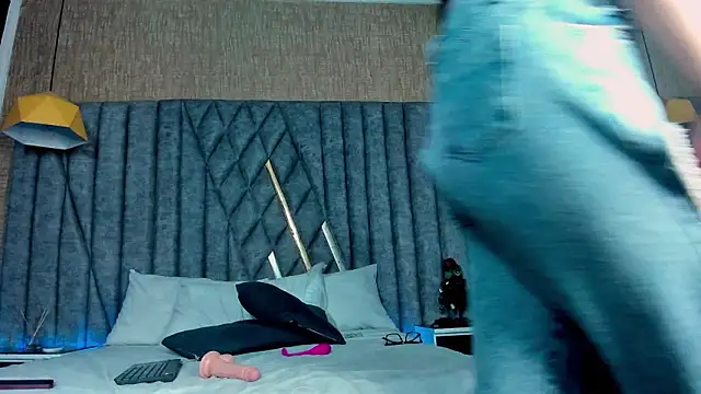 NaomySakura's Live XXX Chat