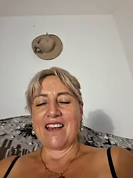 แชท XXX สดของ almaluna7