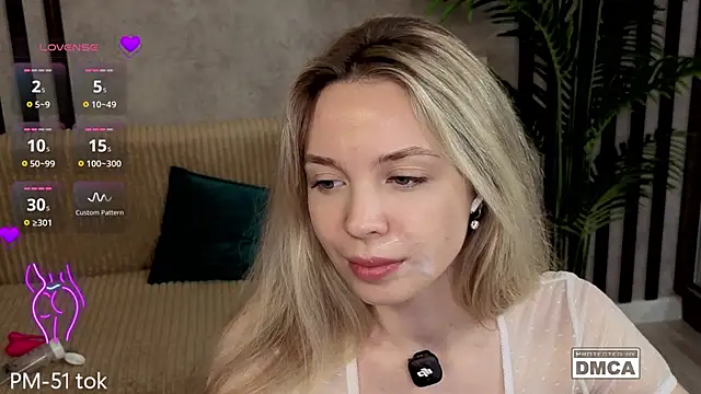 Holl1Would Live XXX Chat