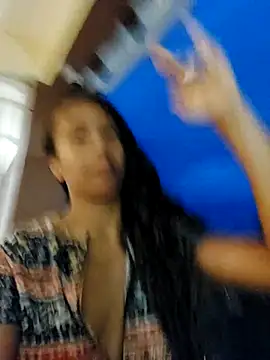 LucyNatural élő XXX-chatje