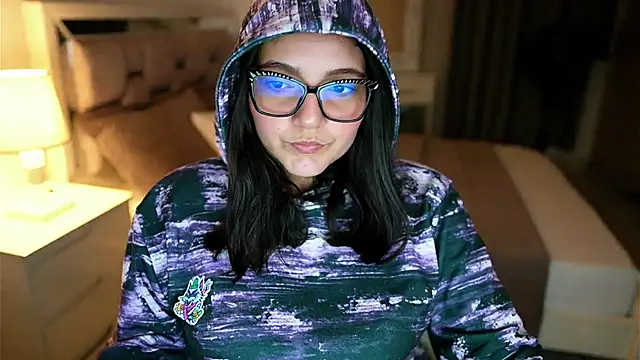 Camilaa_bueno's Live XXX Chat