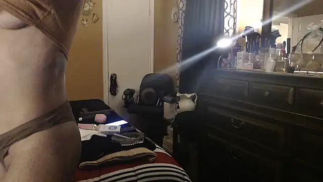 DivatheSnakecharmer élő XXX-chatje