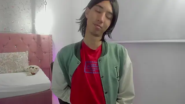 loverisu-coral Show in webcam