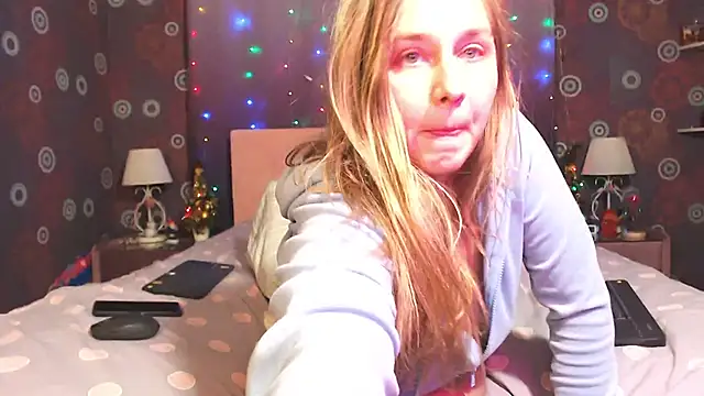 SquirtyAlice live XXX chat