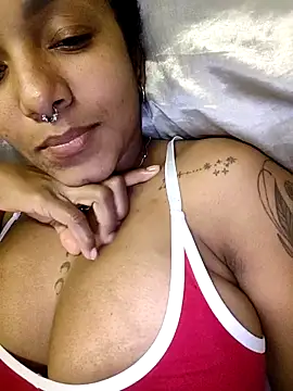 Kandeefooxxx Adlı Modelin Canlı XXX Sohbeti