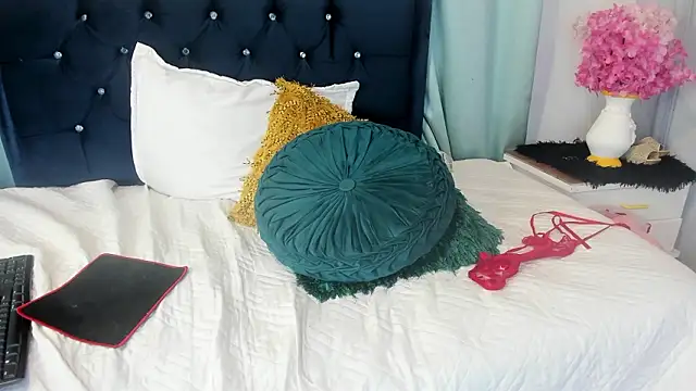 Inaya_Khalifa Adlı Modelin Canlı XXX Sohbeti