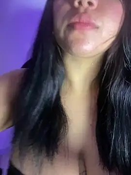 _camilaa: διαδικτυακό σόου στην κάμερα