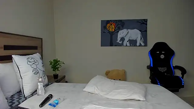 Renee-18 Live XXX Chat