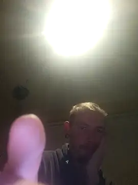 piercingpik 现场XXX聊天