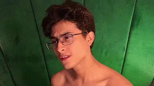 Aaron_EzeのライブXXXチャット