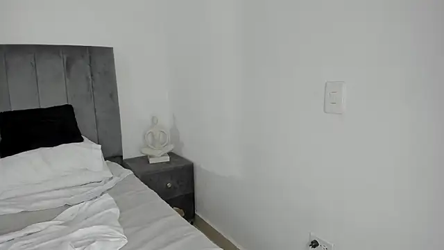 دردشة RedNDizzy الجنسية المباشرة