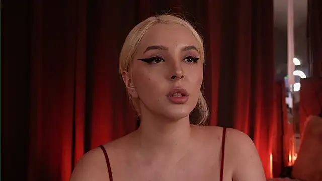 VictoriaMorrone élő XXX-chatje