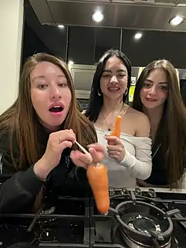 roouse Chat XXX live