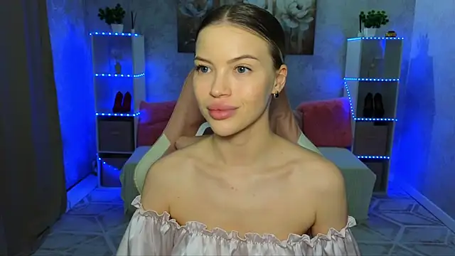 EmmyMills' Live XXX Chat